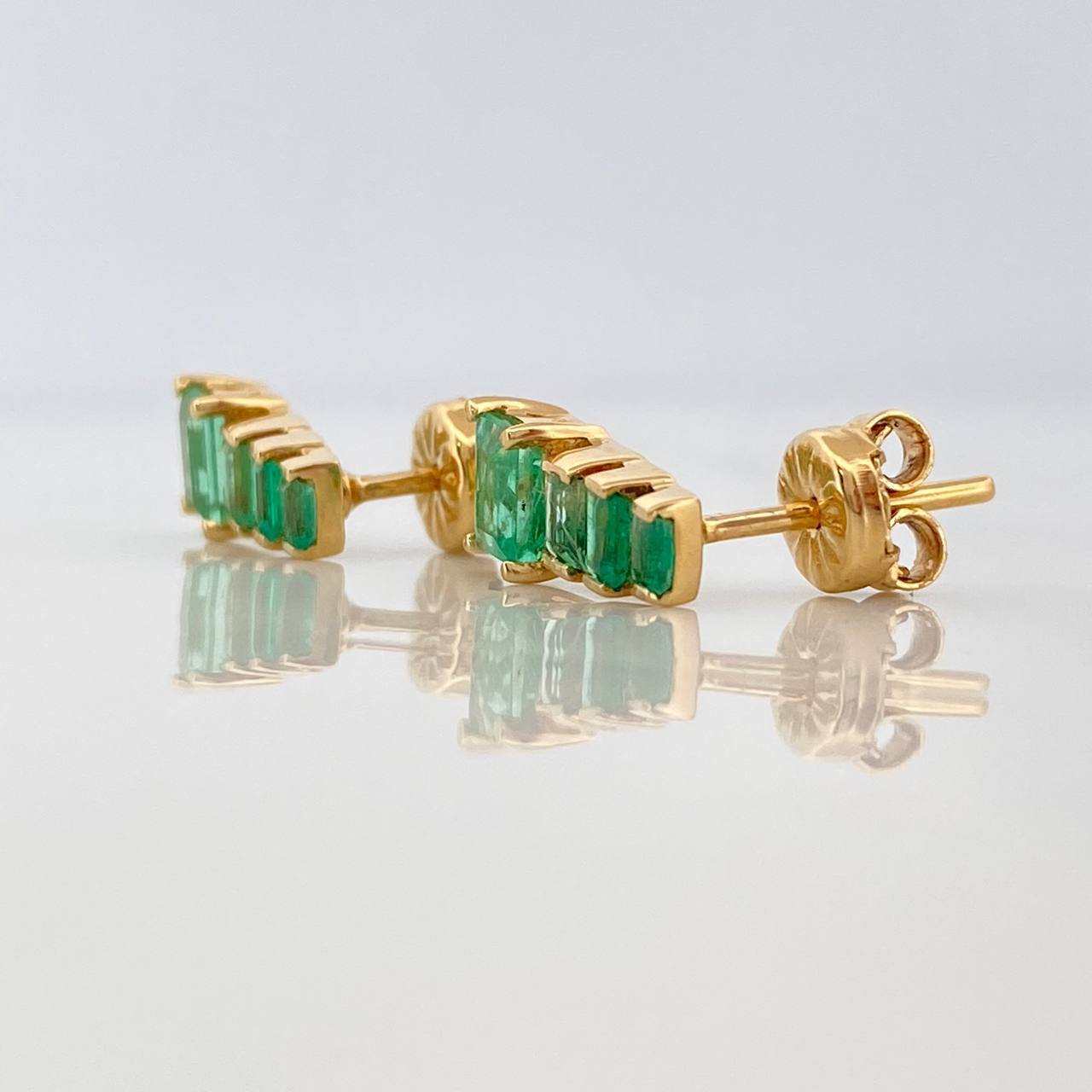Topos Piramide Esmeraldas 99Pts 2.15 g / 4.4 mm Oro Amarillo 18K