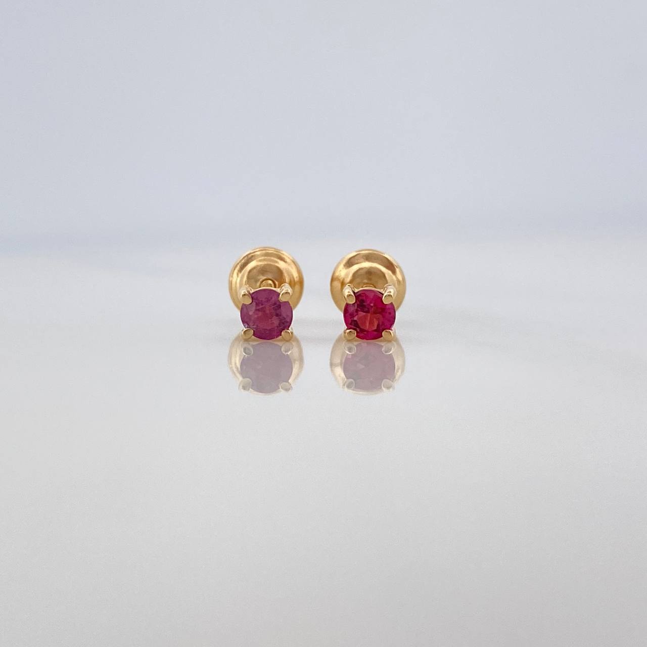 Topos Cuatro Garras Rubies 28Pts 0.7 g / 2.55 mm Oro Amarillo 18K