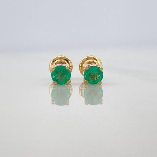 Topos Cuatro Garras Esmeraldas 34Pts 0.85 g / 3.3 mm Oro Amarillo 18K