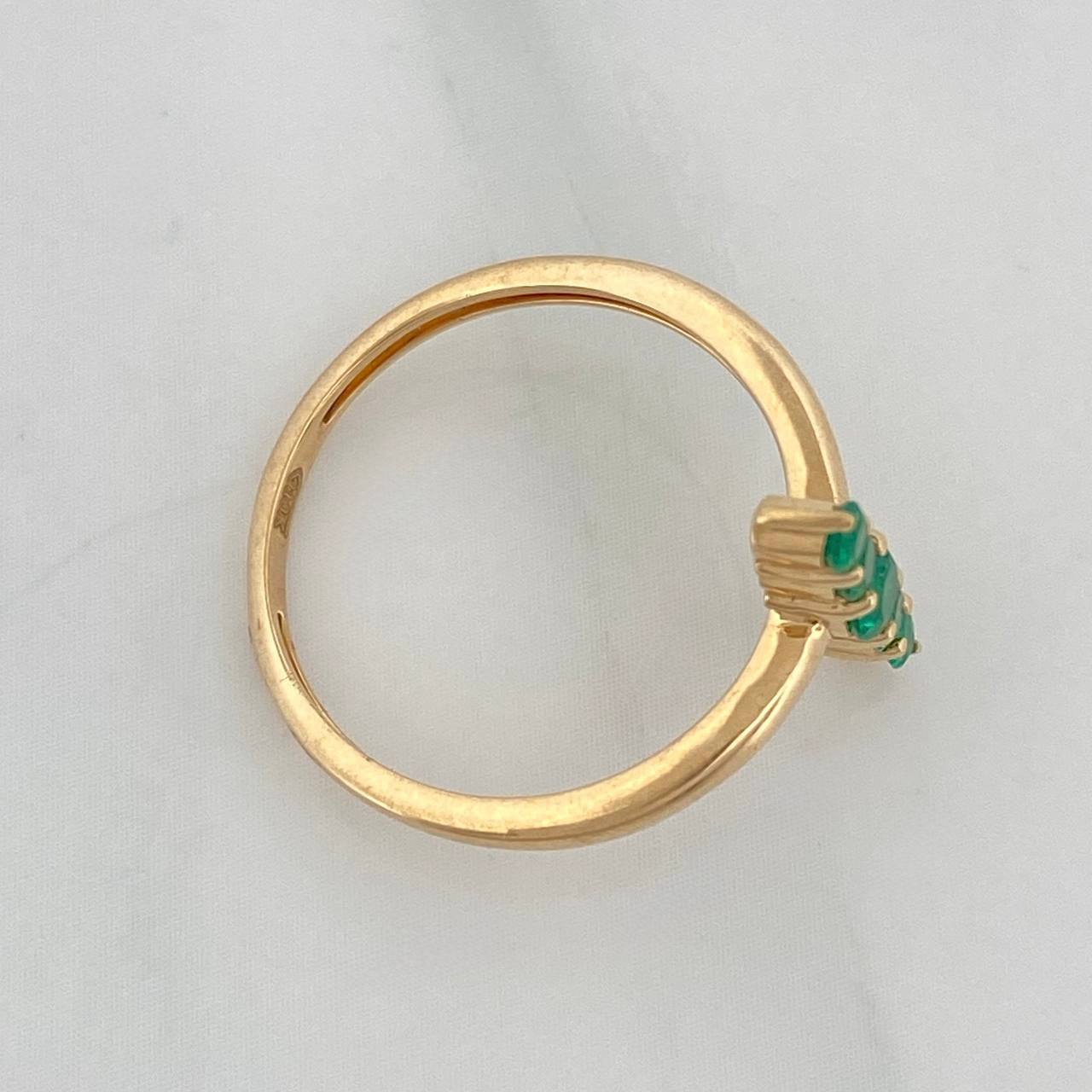 Anillo Lineal Esmeraldas 30Pts 2.2 g / T5 3/4 Oro Amarillo 18K