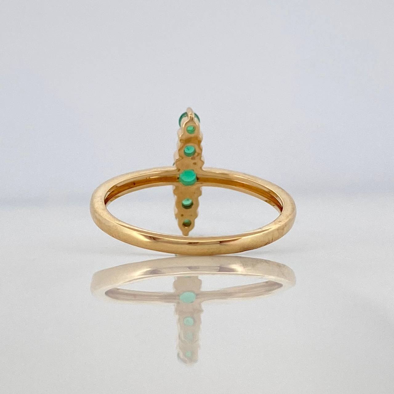 Anillo Lineal Esmeraldas 30Pts 2.2 g / T5 3/4 Oro Amarillo 18K