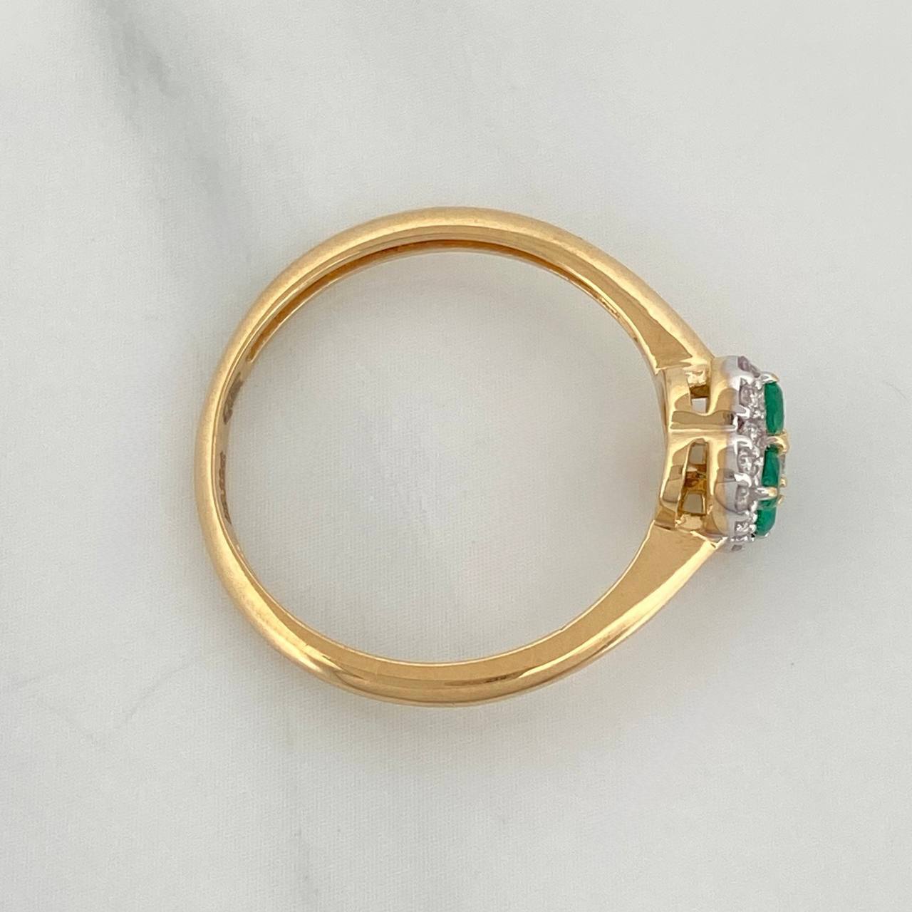 Anillo Esmeraldas 70Pts Diamantes 35Pts 2.1 g / T6 3/4  Dos Oros Amarillo Blanco 18K