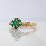 Anillo Flor Esmeraldas 80Pts Diamantes 118Qts 2.95 g / T7 Dos Oros Amarillo Blanco  18K