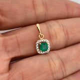 Dije Halo Cuadrado Esmeralda 46Pts 16 Diamantes 11Pts 1.2 g / 1.7 cm  Dos Oros Amarillo Blanco 18K