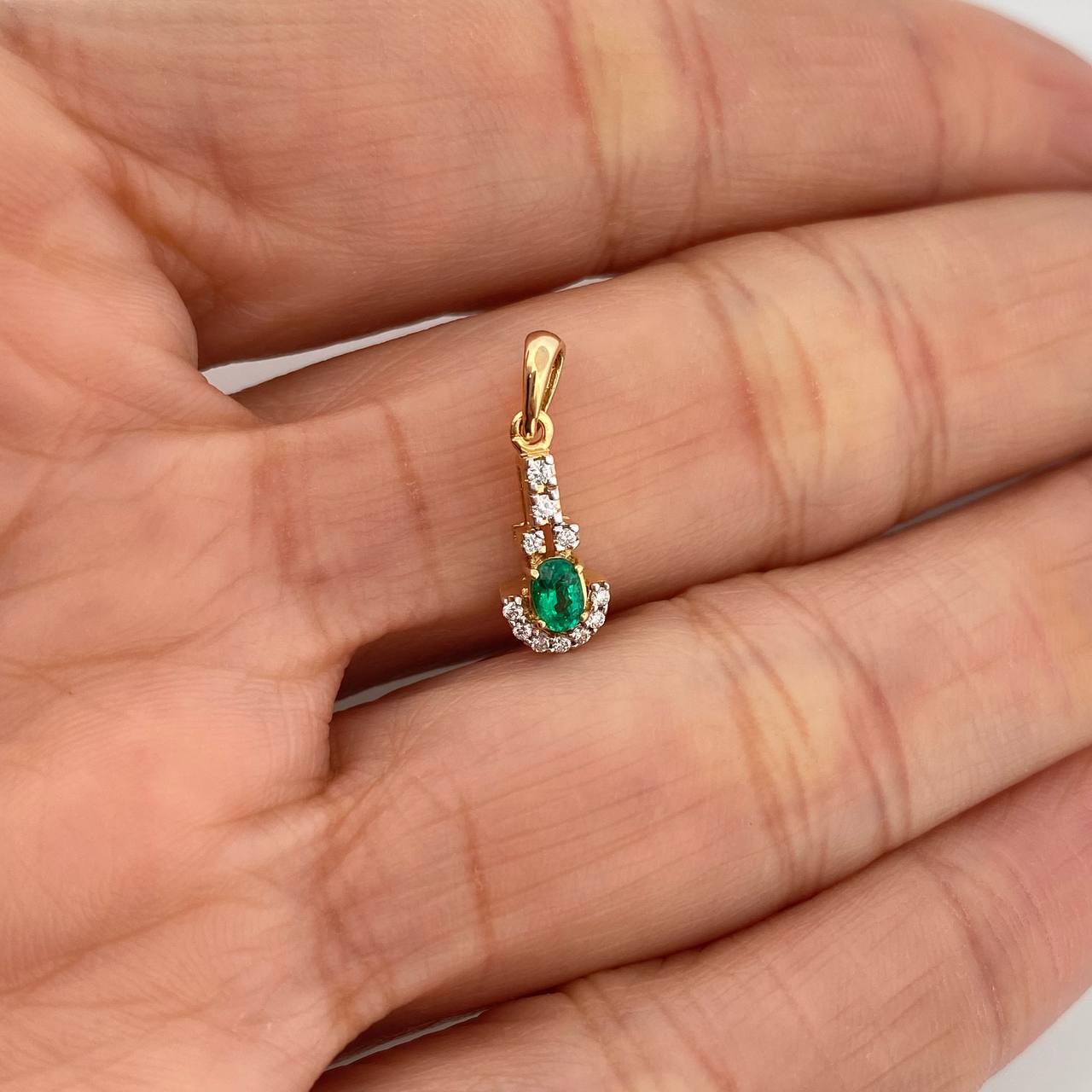 Dije Llave Esmeralda 11Pts Diamantes 07Pts 0.8 g / 1.7 cm  Dos Oros Amarillo Blanco 18K