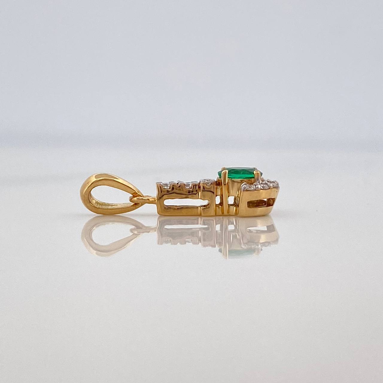 Dije Llave Esmeralda 11Pts Diamantes 07Pts 0.8 g / 1.7 cm  Dos Oros Amarillo Blanco 18K