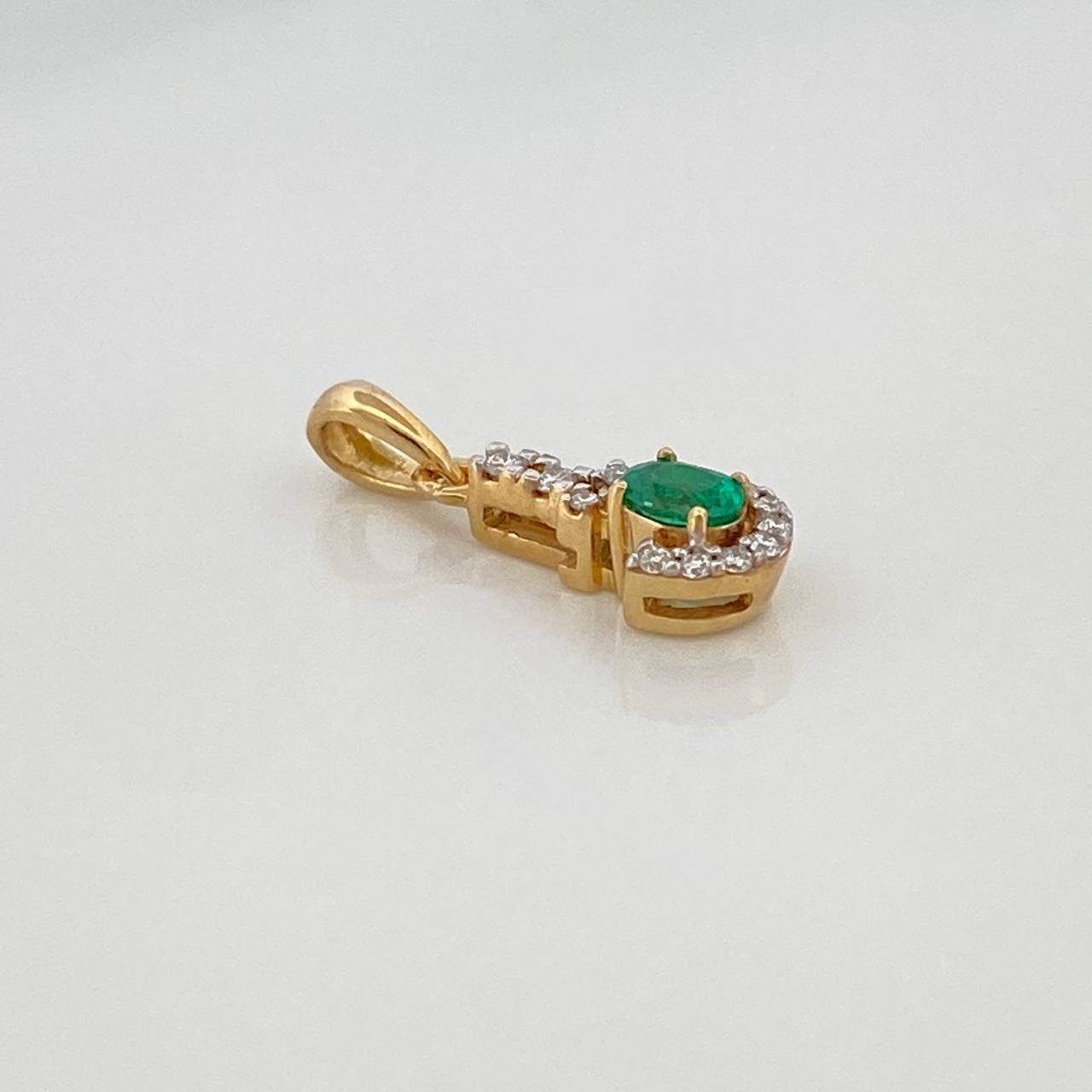 Dije Llave Esmeralda 11Pts Diamantes 07Pts 0.8 g / 1.7 cm  Dos Oros Amarillo Blanco 18K