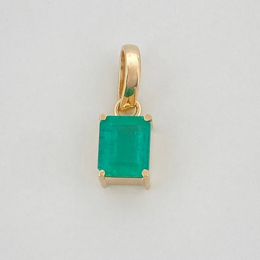Dije Cuadrado Esmeralda 85Pts 0.9 g / 1.5 cm Oro Amarillo 18K