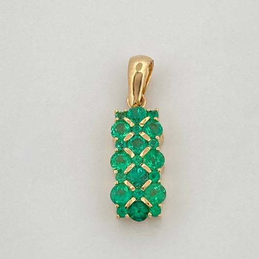 Dije Linea De Flores 21 Esmeraldas 75Pts 1.7 g / 2 cm Oro Amarillo 18K