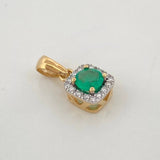 Dije Halo Cuadrado Esmeralda 31Pts 16 Diamantes 10Pts 1.15 g / 1.5 cm  Dos Oros Amarillo Blanco 18K