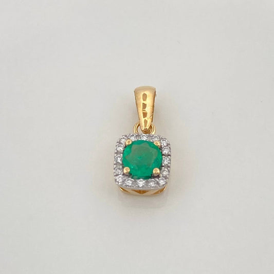 Dije Halo Cuadrado Esmeralda 31Pts 16 Diamantes 10Pts 1.15 g / 1.5 cm  Dos Oros Amarillo Blanco 18K