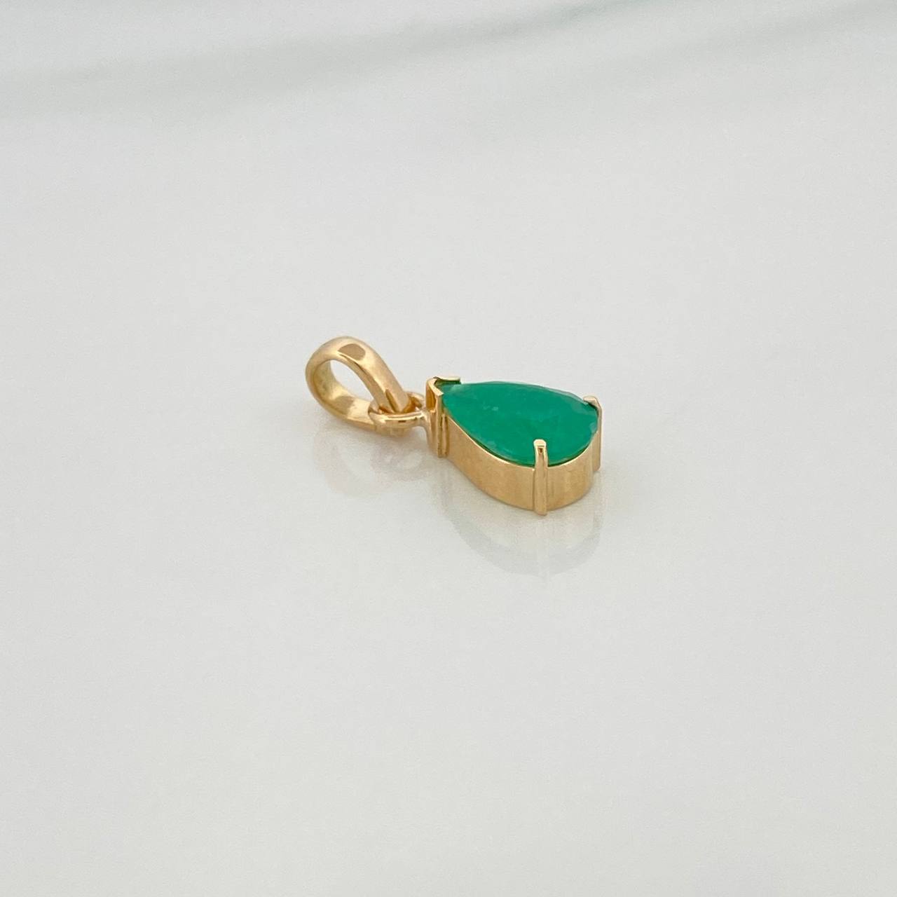 Dije Lagrima Esmeralda 88Pts 0.9 g / 1.7 cm Oro Amarillo 18K