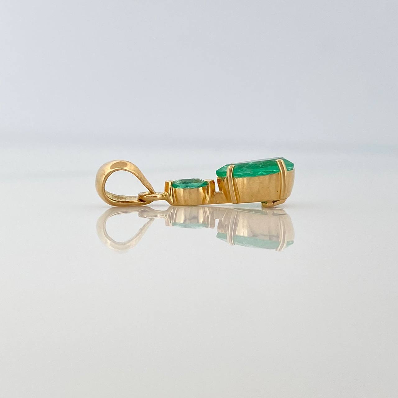Dije Lagrima Esmeralda 77Pts 1.05 g / 2 cm Oro Amarillo 18K