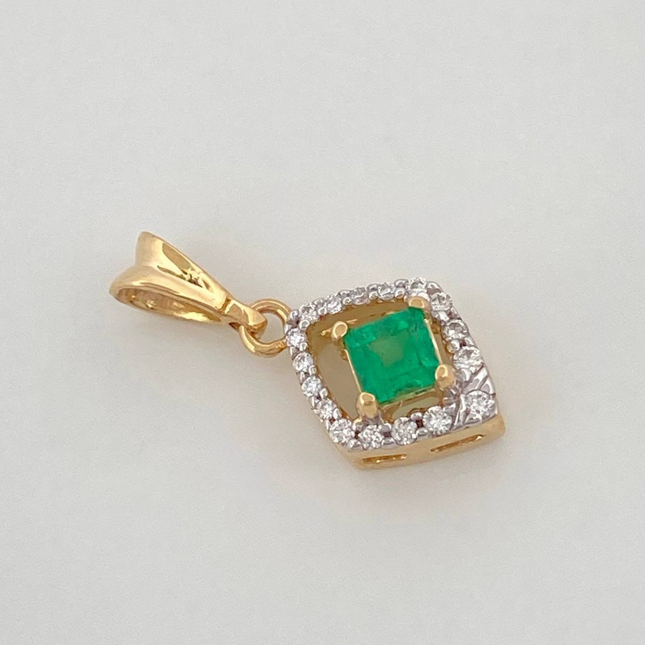 Dije Rombo Esmeralda 24Pts Diamantes 09Pts 1.4 g / 1.7 cm  Dos Oros Amarillo Blanco 18K