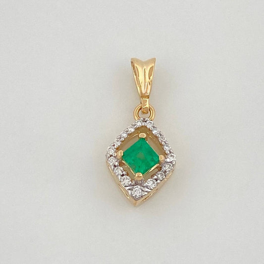 Dije Rombo Esmeralda 24Pts Diamantes 09Pts 1.4 g / 1.7 cm  Dos Oros Amarillo Blanco 18K
