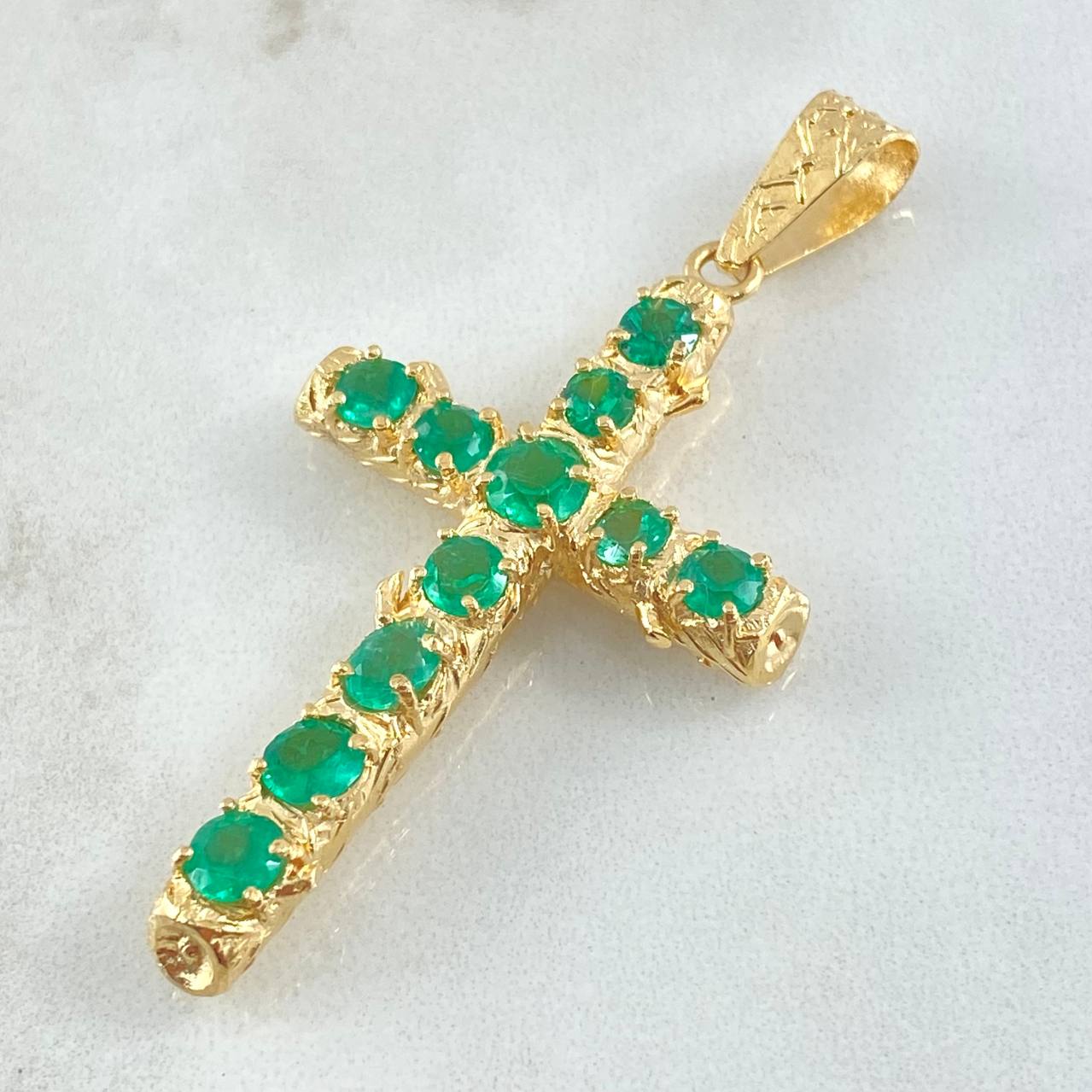 Dije Cruz Tronco Esmeraldas 2.1 Qts 7.4gr / 6cm / Oro 18K ©