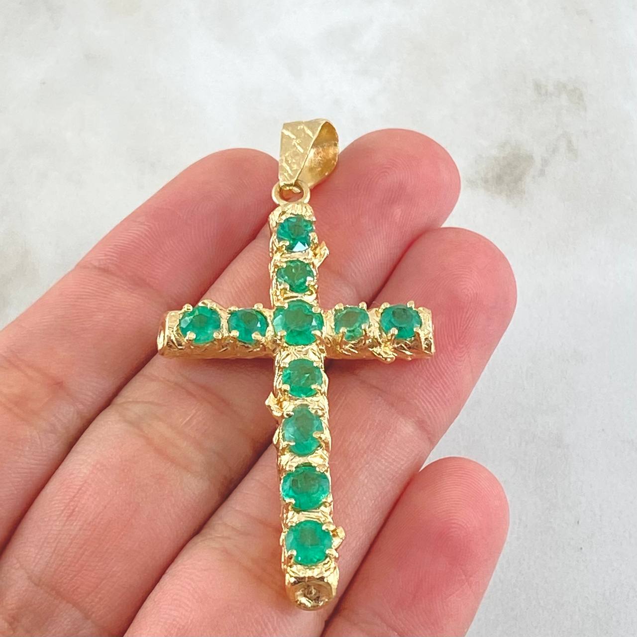 Dije Cruz Tronco Esmeraldas 2.1 Qts 7.4gr / 6cm / Oro 18K ©