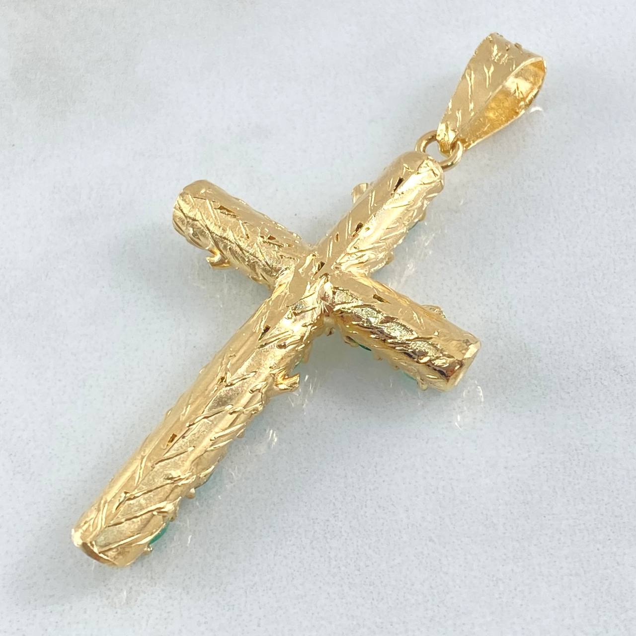 Dije Cruz Tronco Esmeraldas 2.1 Qts 7.4gr / 6cm / Oro 18K ©
