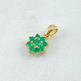 Dije Flor Margarita Esmeraldas 24pts 0.95gr / 1.3cm / Oro 18K ©