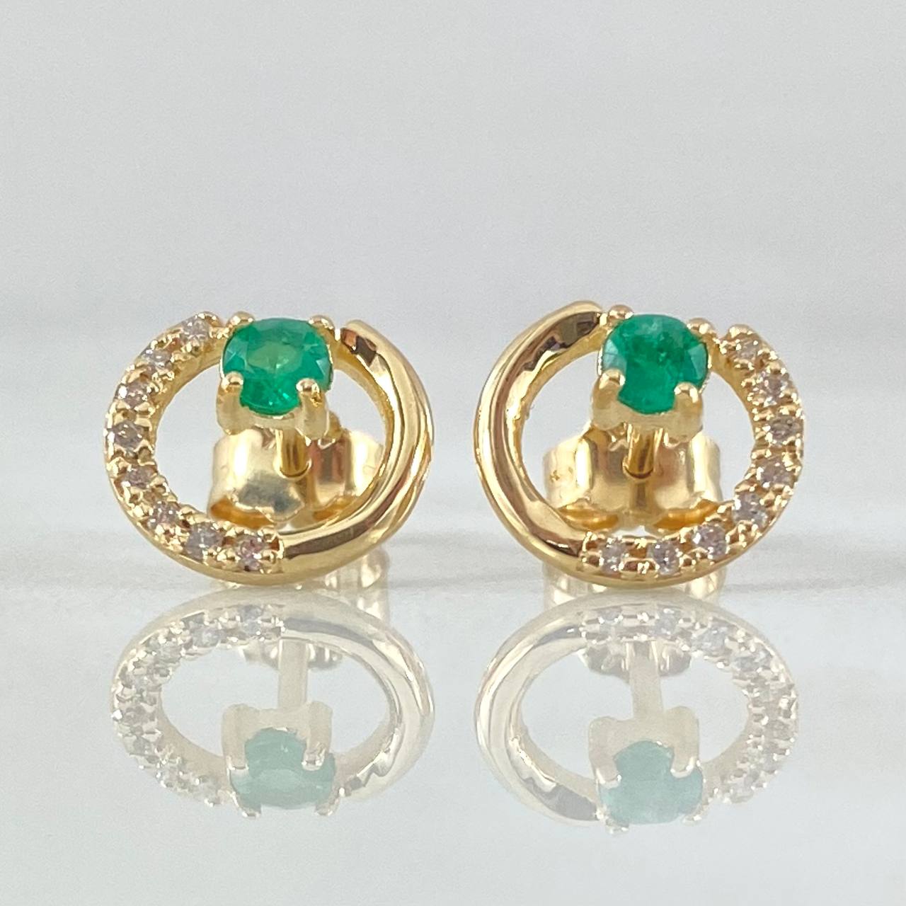 Topos Aro Parcial Esmeraldas 24pts - Diamantes 30pts 1.55gr / Oro 18K ©