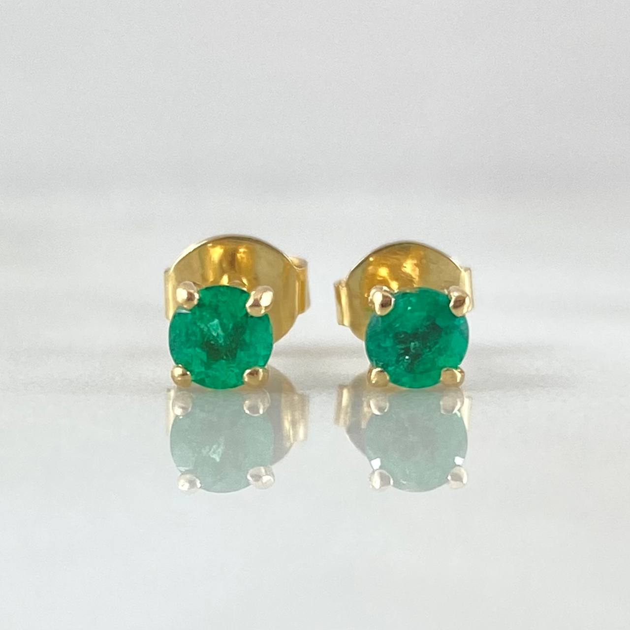 Topos Piedra Cuatro Garras Esmeraldas 20pts 1.3gr / Oro 18K ©