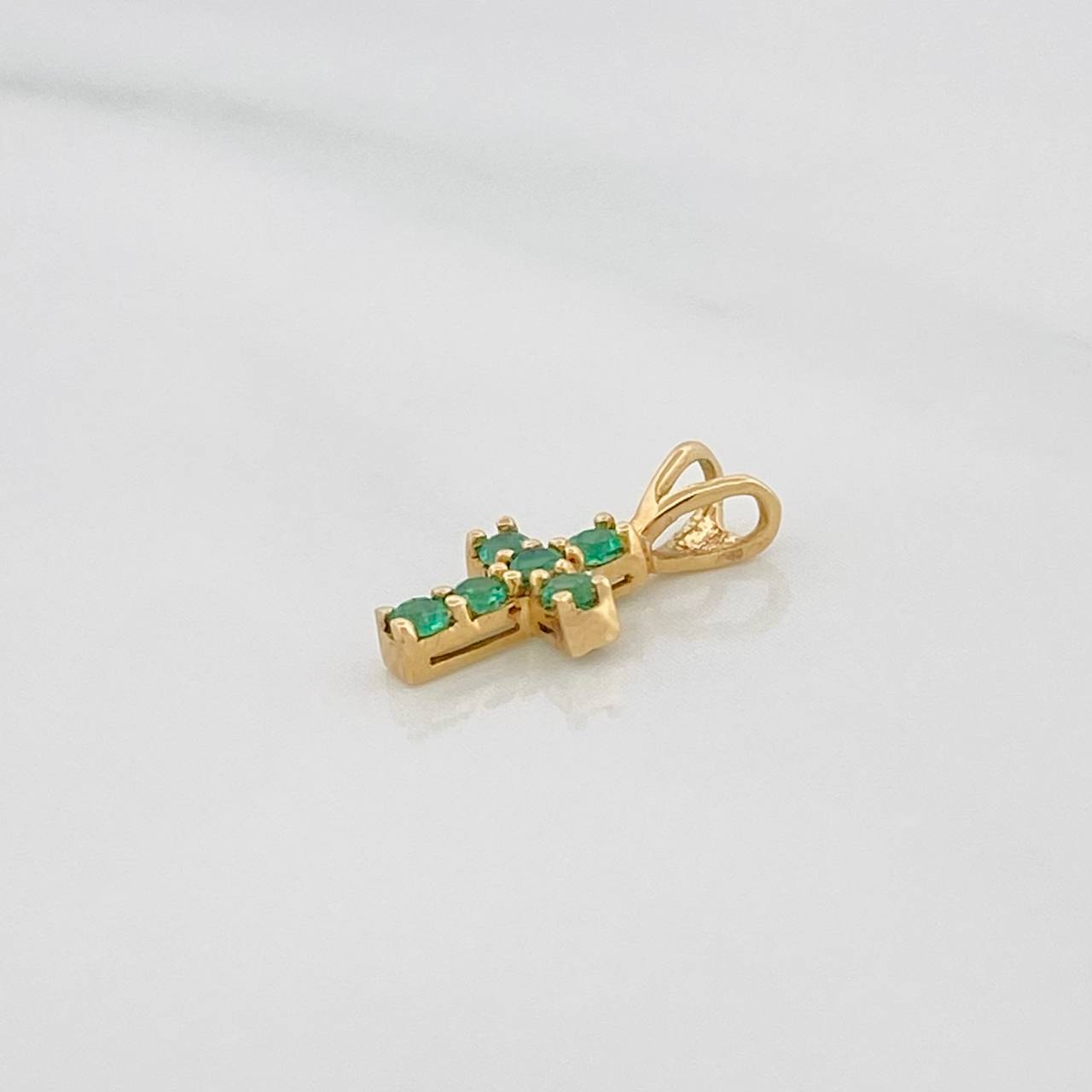 Dije Cruz Esmeraldas 0.10Pts 0.4 g / 1.3 cm Oro Amarillo 18K
