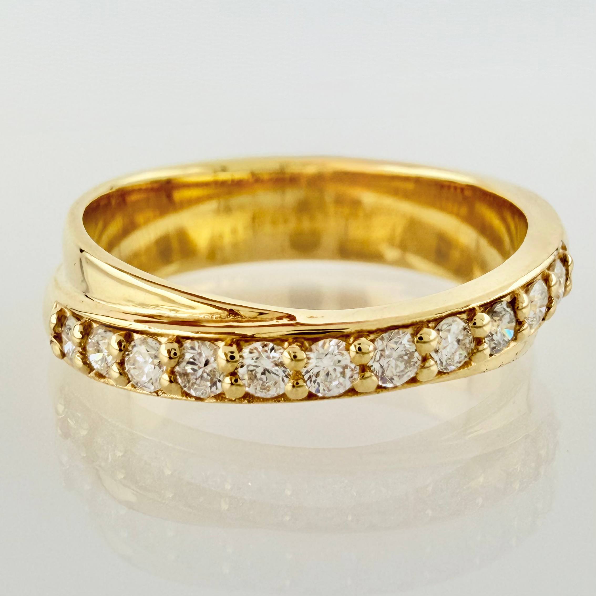 Anillo Argolla Curvas Sobre Puestas Diamantes 33pts 4.3gr / T5 1/4 / Oro Amarillo 18K ©