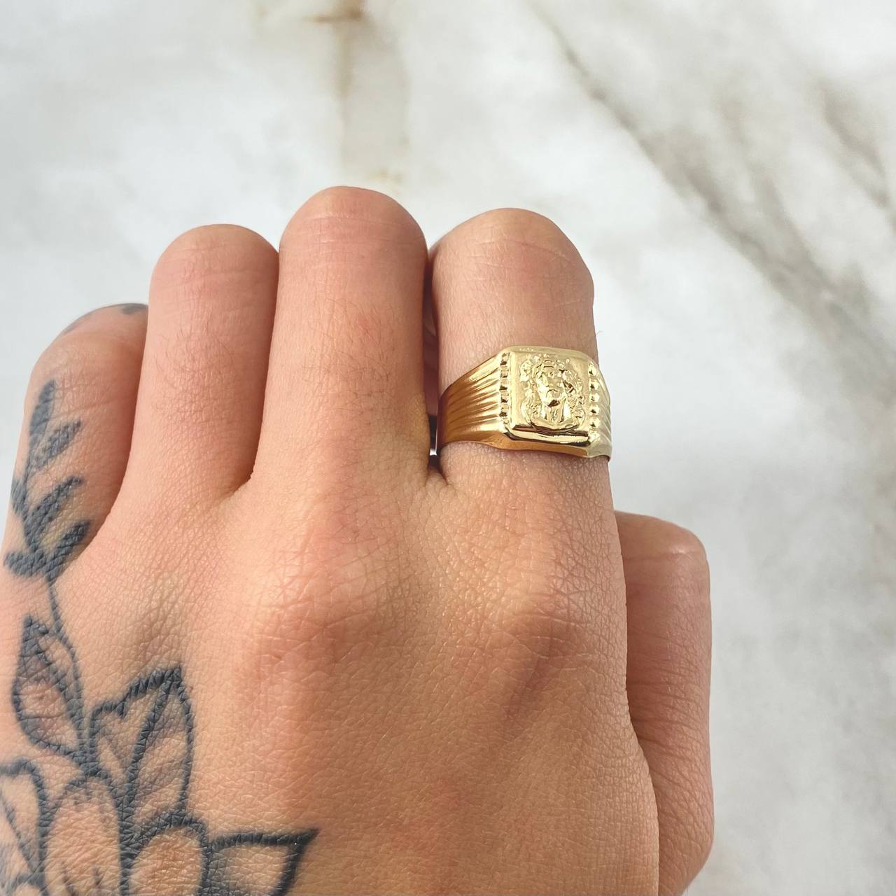 Anillo Recuadro Jesús 1.9gr / T7 1/2 / Oro 18K