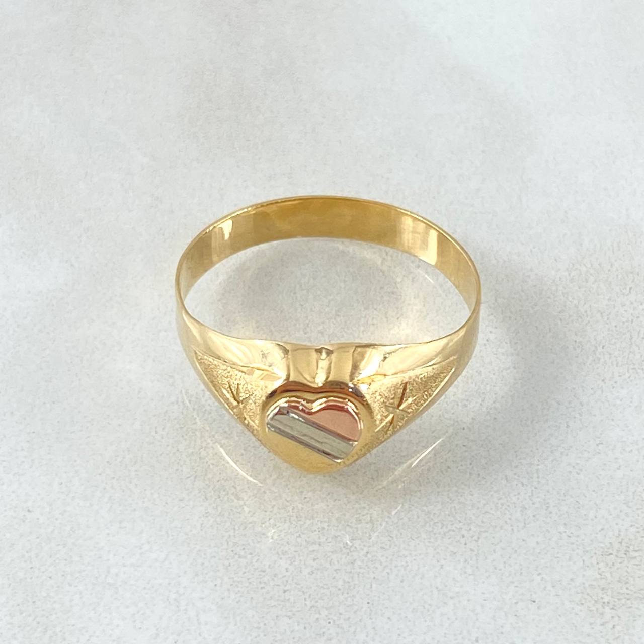 Anillo Corazon Estrellado 1.8gr / T6 3/4 / Tres Oros 18K *
