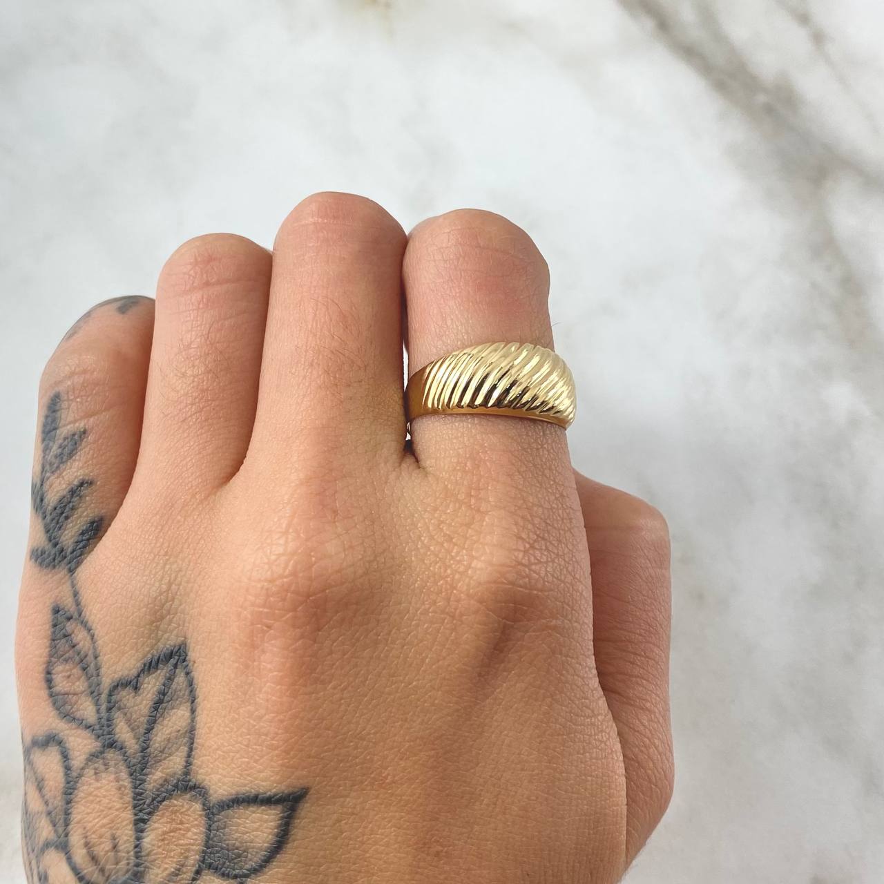 Anillo Multilineas Paralelas 1.5gr / T8 1/4 / Oro Amarillo 18K