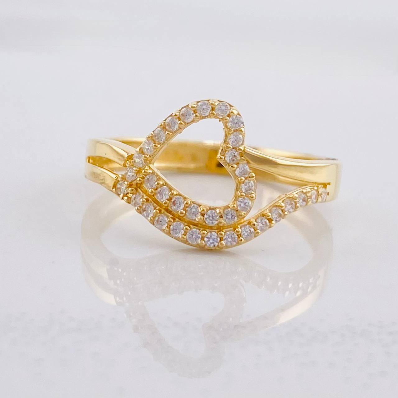 Anillo Curvo Corazón 1.95g / T5 1/4 Oro Amarillo 18K