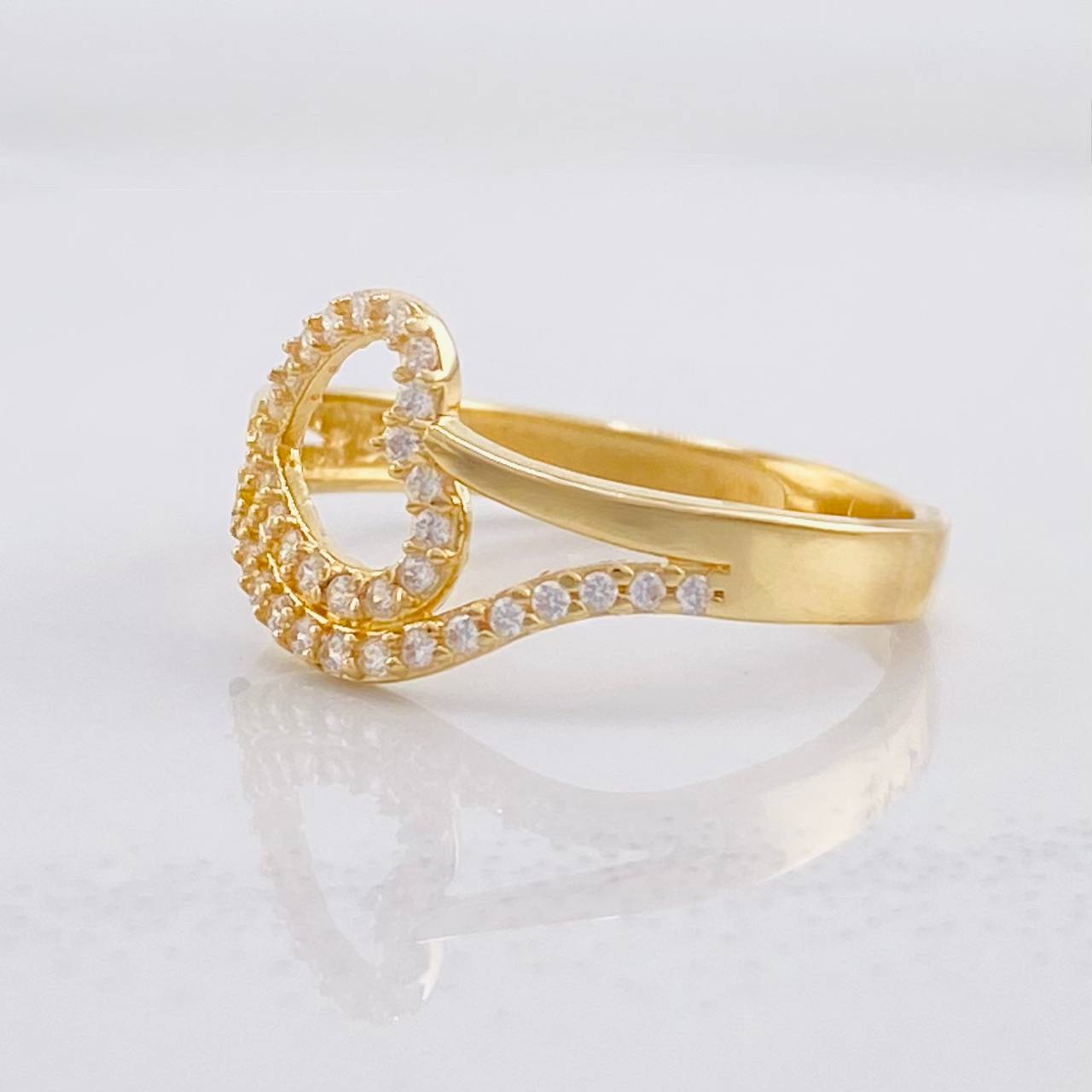 Anillo Curvo Corazón 1.95g / T5 1/4 Oro Amarillo 18K