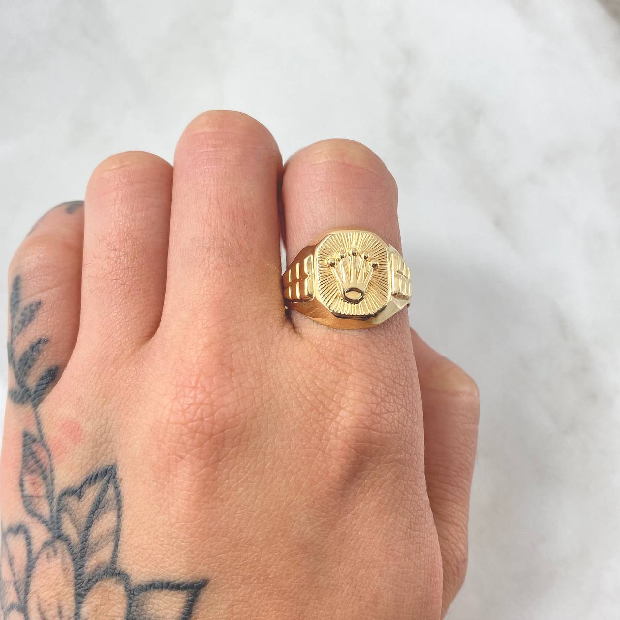 Anillo Sello Corona Diamantada 4.1gr / T10 3/4 / Oro Amarillo 18K