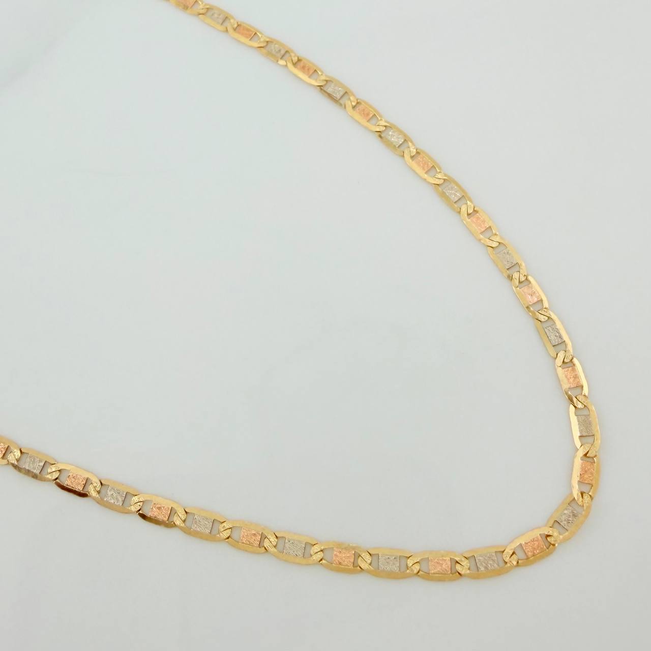 Cadena Escalera Plana Diamantada 3.8 g / 45.4 cm / 2.15 mm Tres Oros 18K