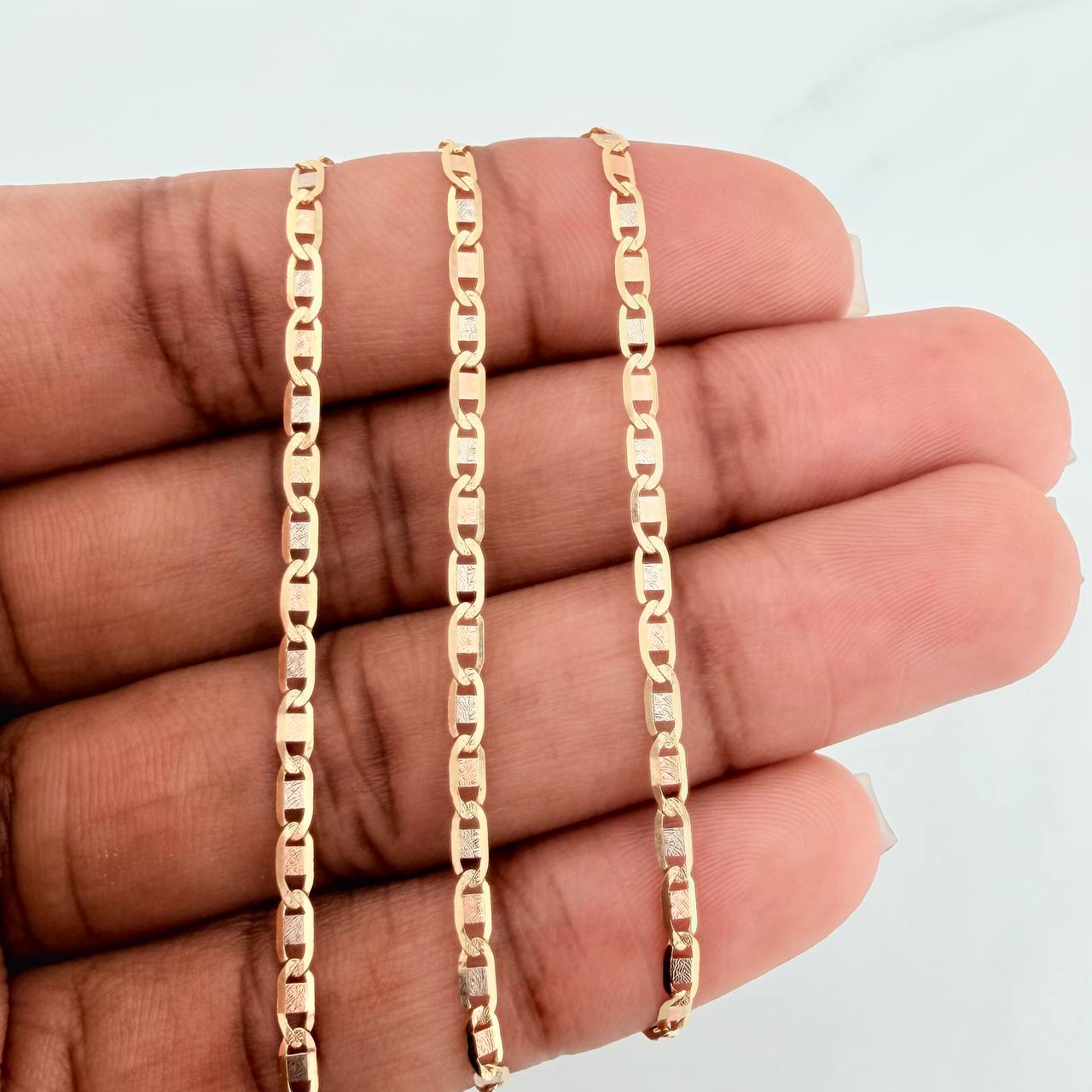 Cadena Escalera Plana Diamantada 3.8 g / 45.4 cm / 2.15 mm Tres Oros 18K