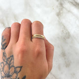 Anillo Argolla Churumbela Abultada 2.45gr / T6 1/4 / Circones Blancos Oro Amarillo 18K