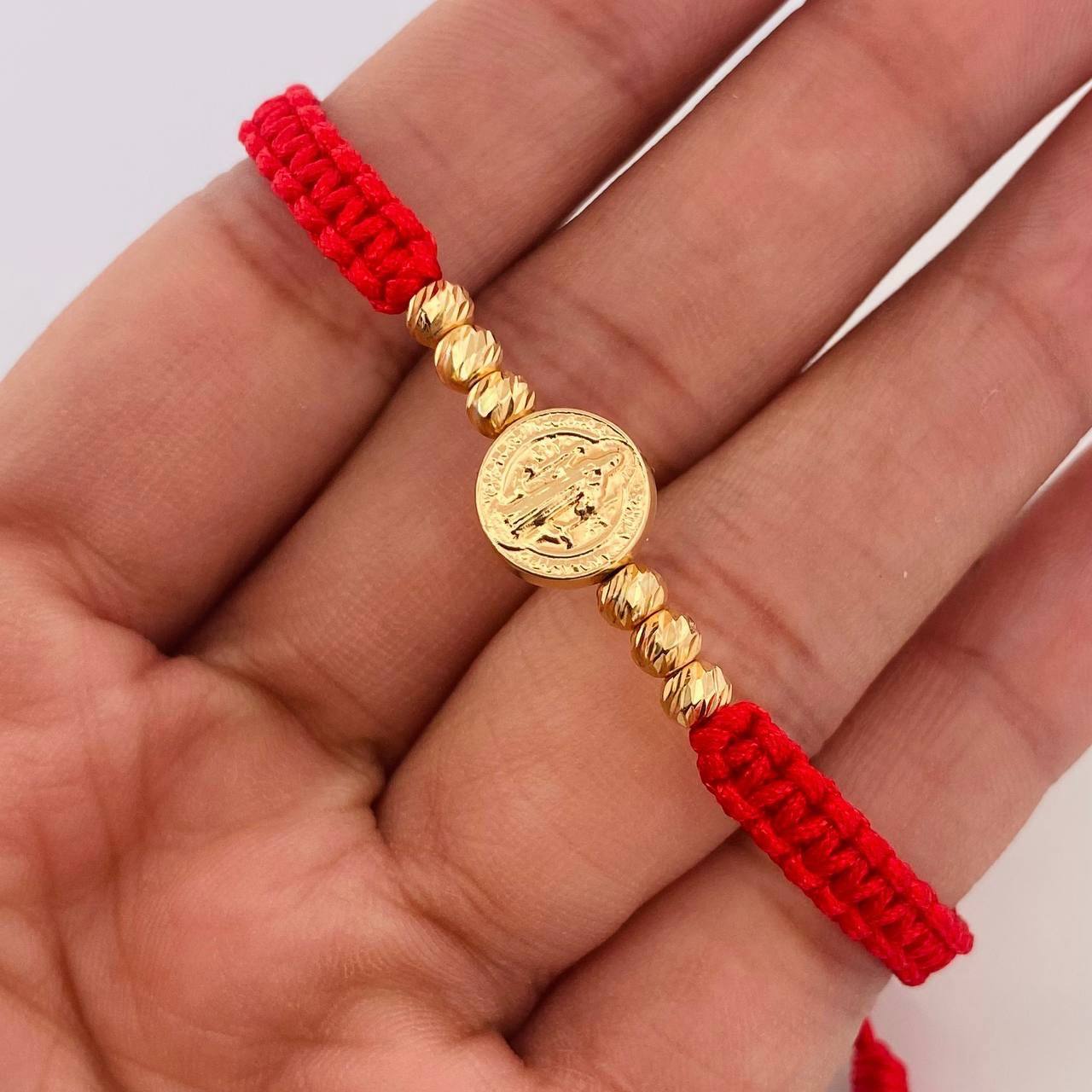 Pulsera Tejida Roja San Benito Oro Amarillo 18K