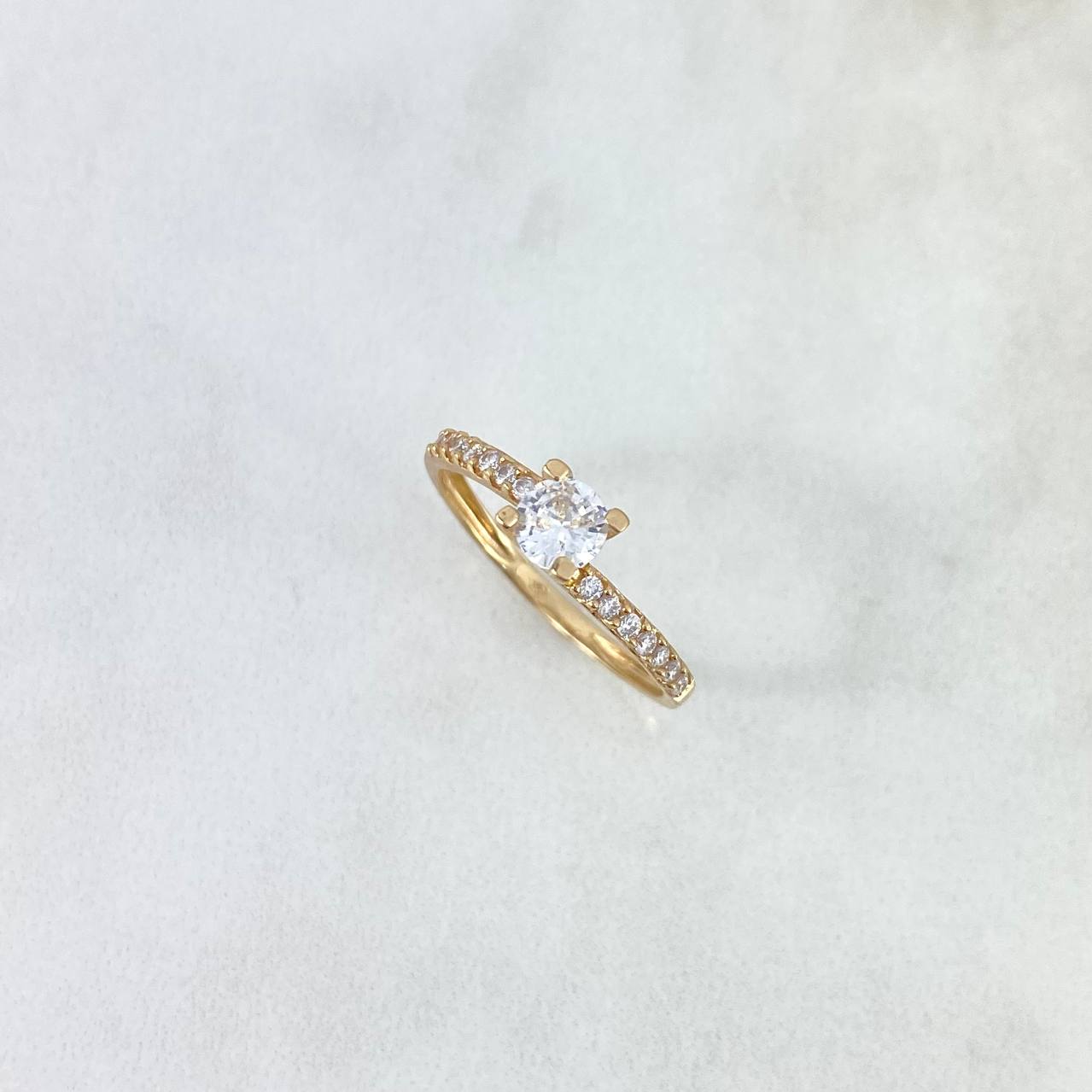Anillo Solitario Churumbela Lineas Paralelas 1.65gr / T6 1/4 / Circon Blanco Blancos Oro Amarillo