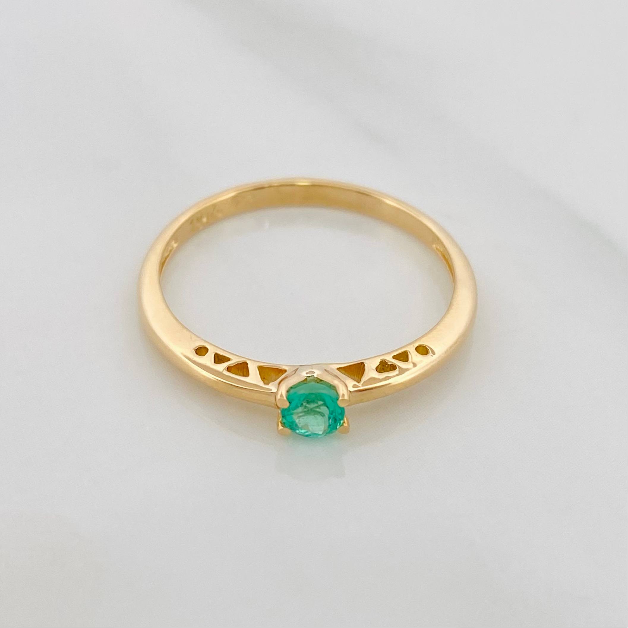 Anillo Solitario Esmeralda 15 Pts 1.7 g / T6 1/2 Oro Amarillo 18K