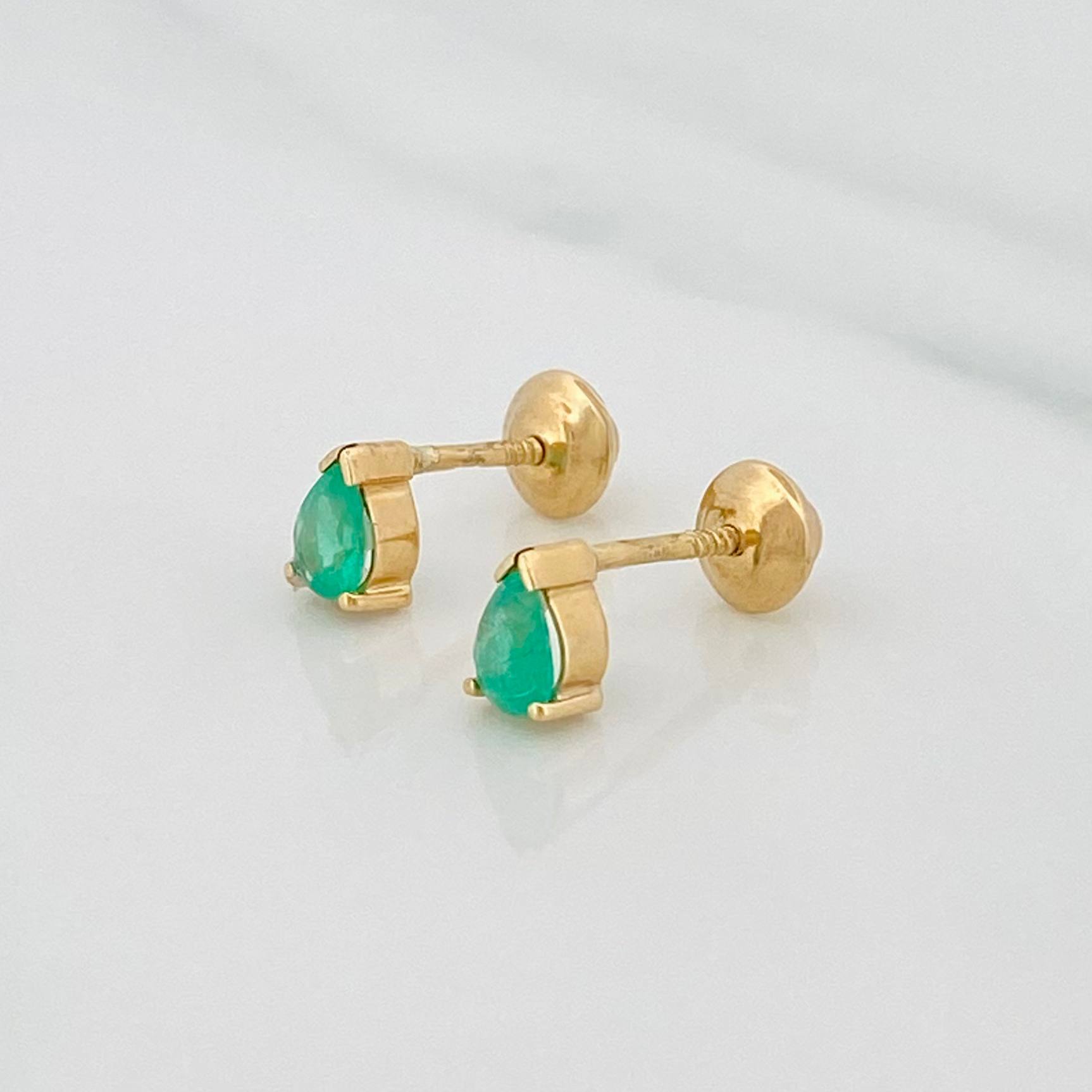 Topos Lagrima esmeralda 0.12pts Esmeralda 1pts 0.7g / 2.83mm Oro Amarillo 18K