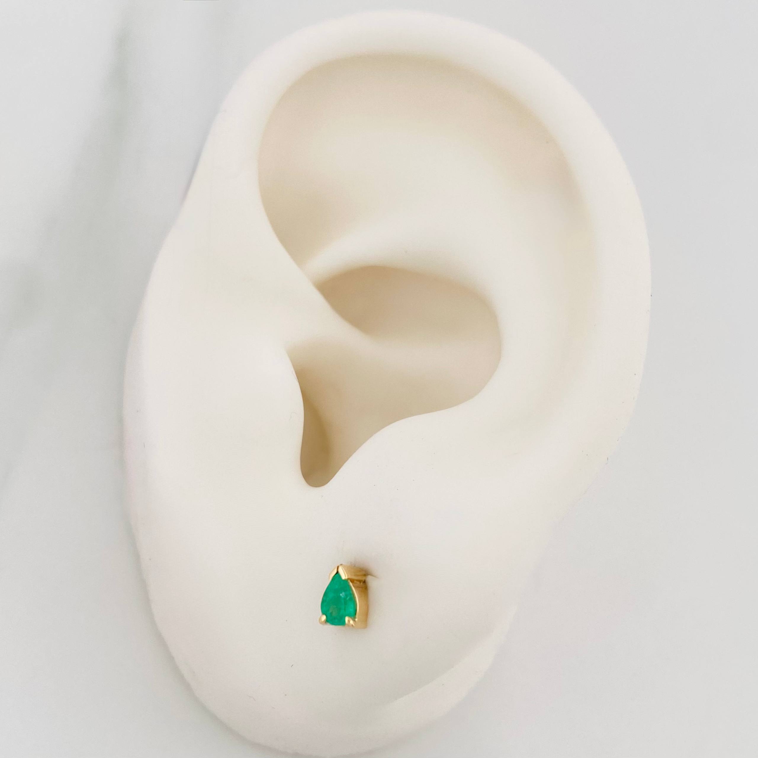 Topos Triangulo Esmeraldas 10 Pts 0.7 g / 2.8 mm Oro Amarillo 18K