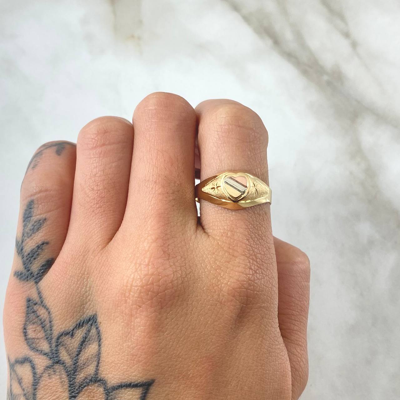 Anillo Corazon Estrellado 1.8gr / T6 3/4 / Tres Oros 18K *
