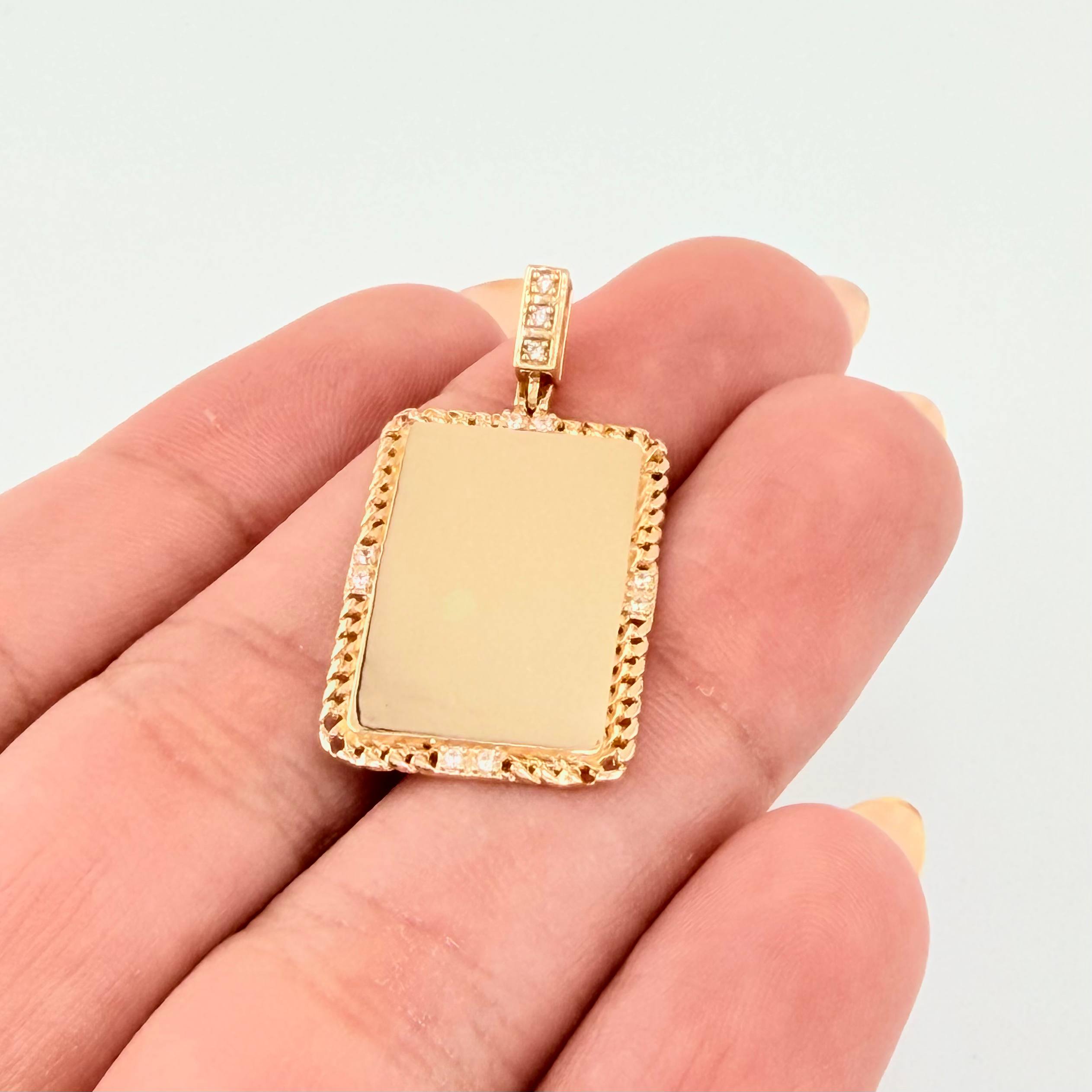 Dije Placa Bordeada 3.6gr / 3.2cm / Oro Amarillo 18K