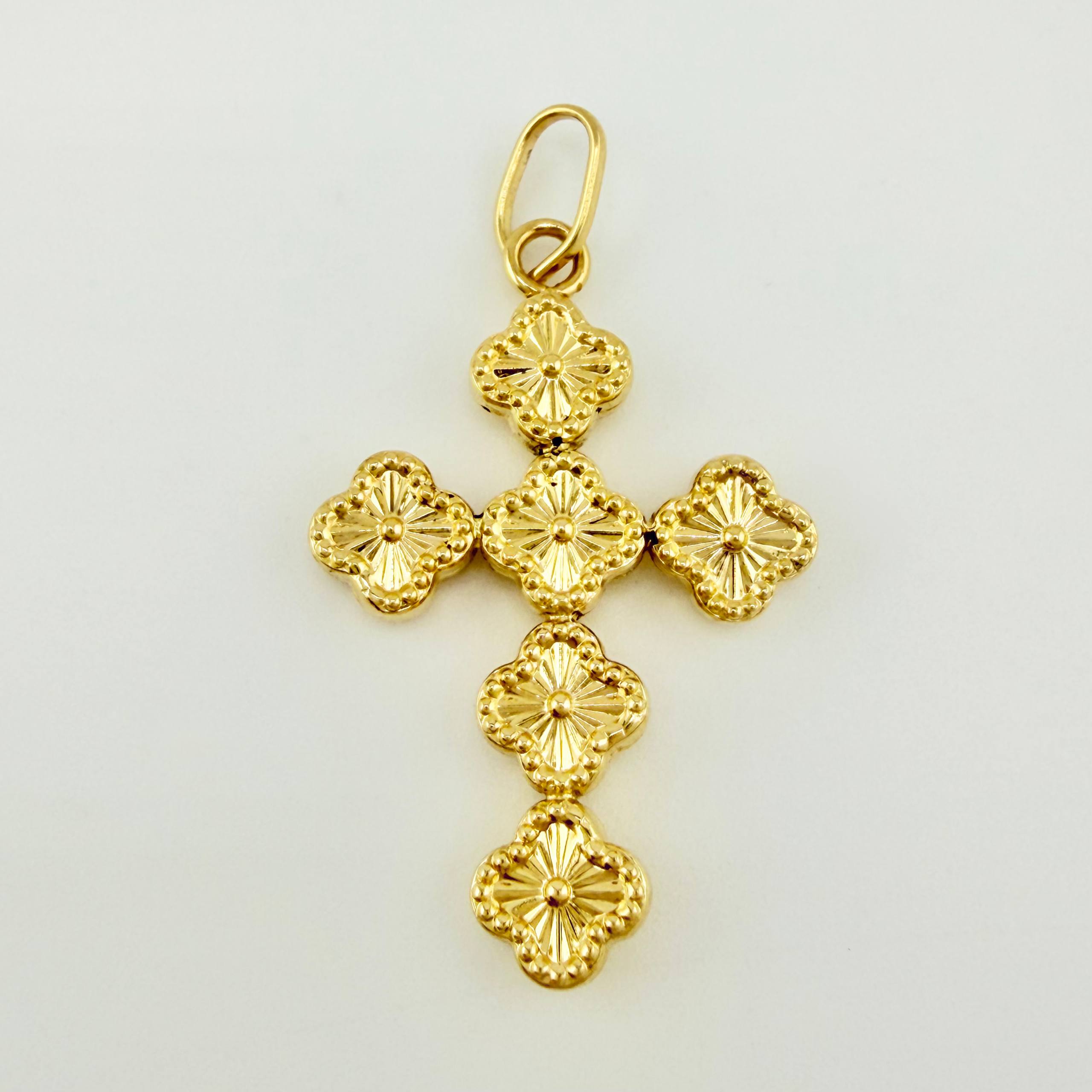 Dije Cruz Trebol 1.2gr / 3.2cm / Oro Amarillo 18K *