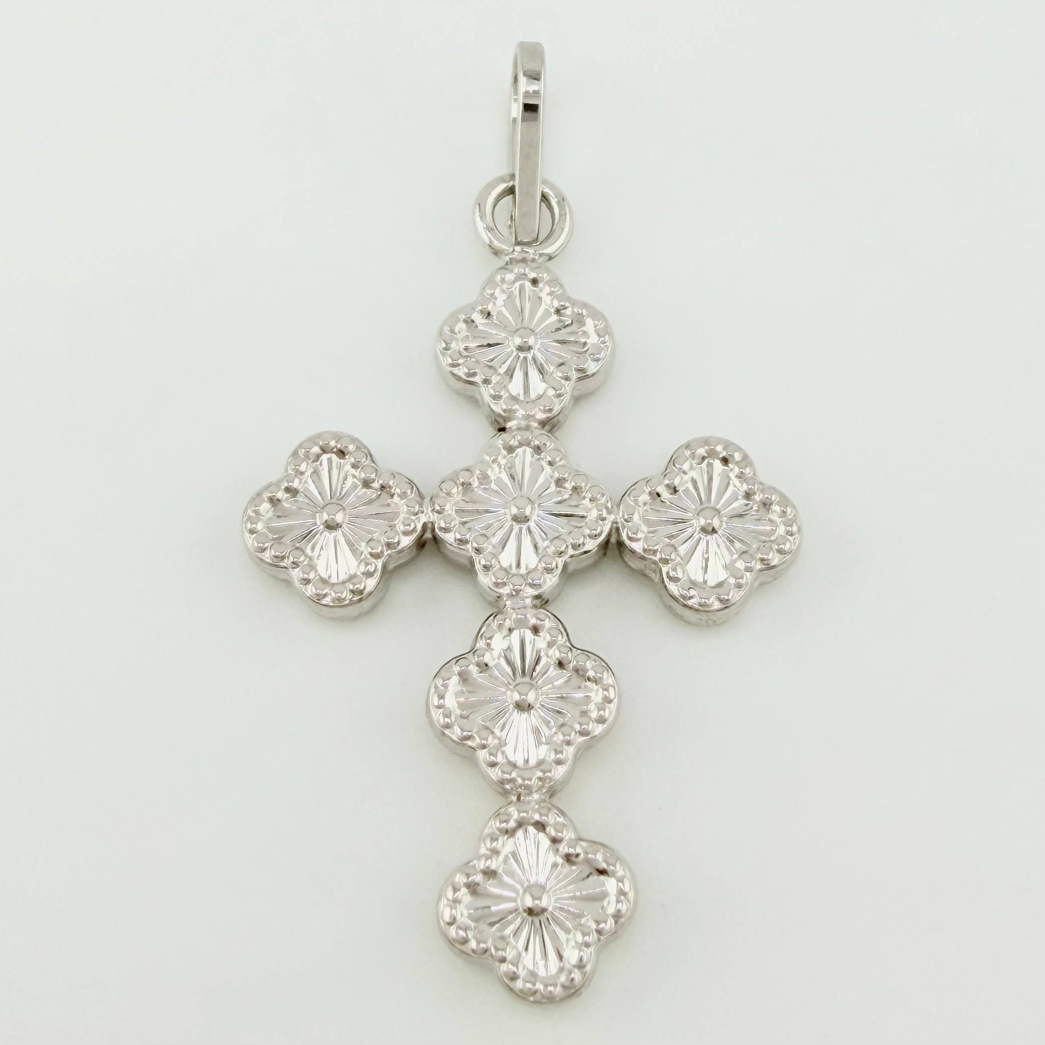 Dije Cruz Trebol 1.25gr / 3.2cm / Oro Blanco 18K ©