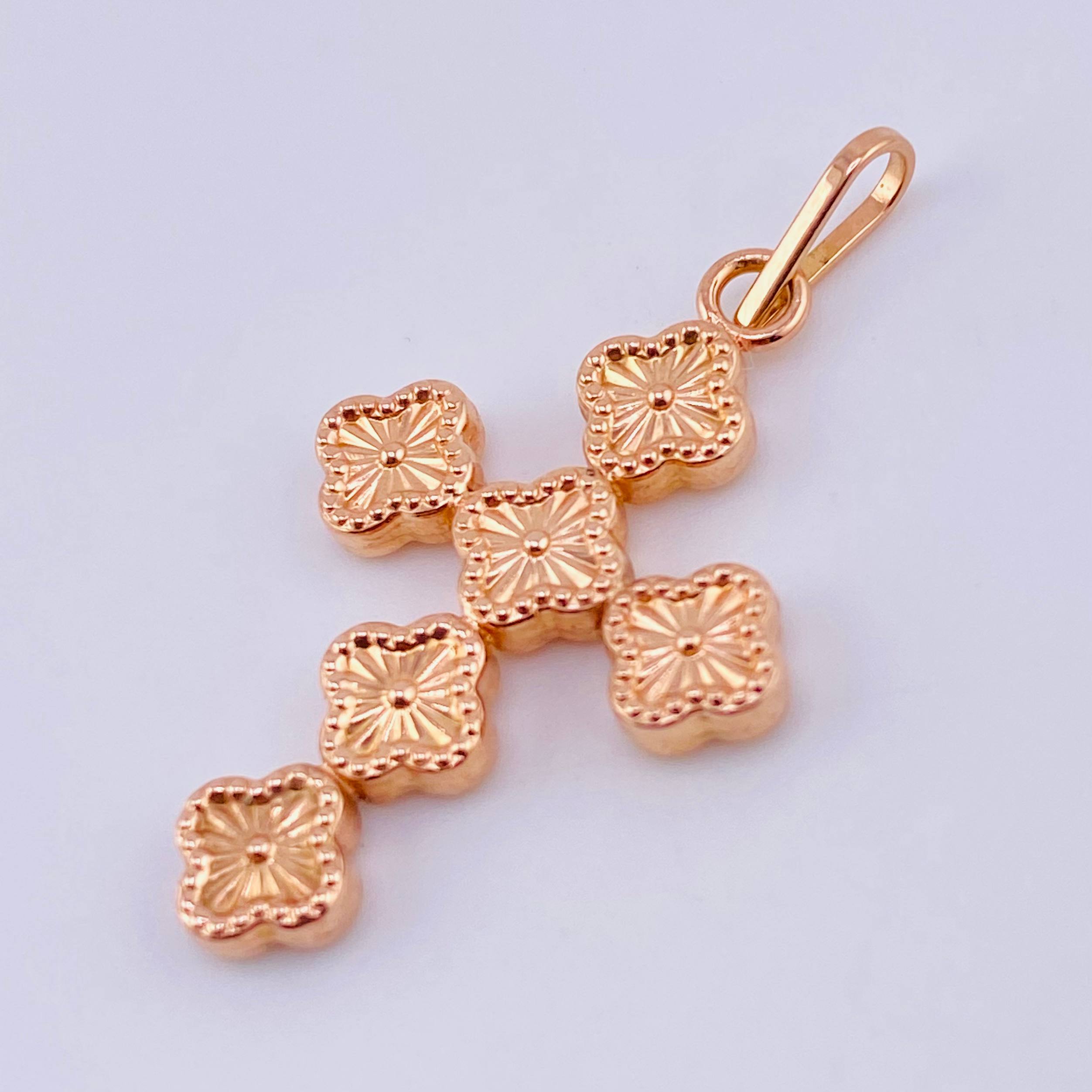Dije Cruz Trebol 1.2gr / 3.2cm / Oro Rosa 18K