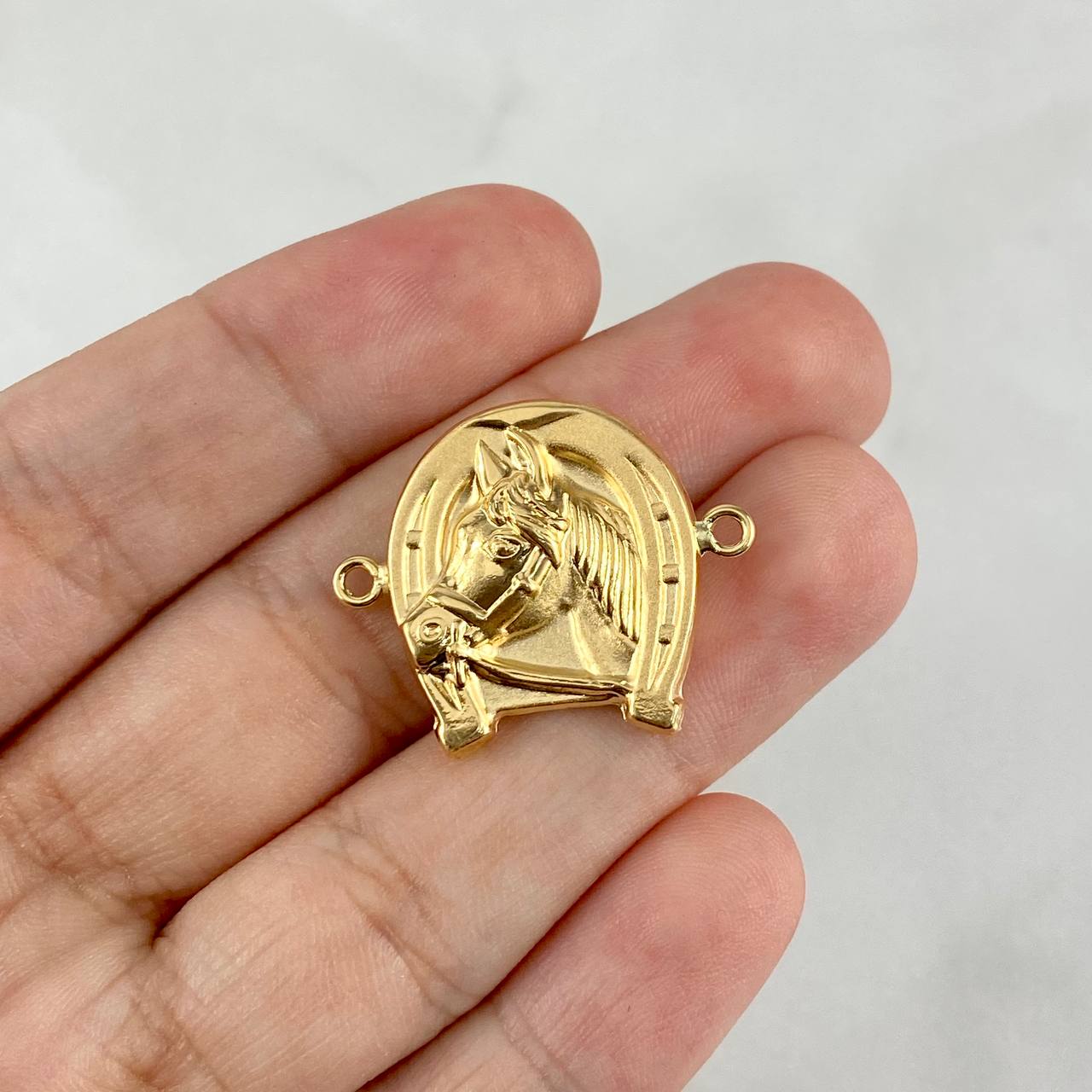 Herraje Herradura de Caballo 2.1gr / 2.5cm / Mate  Oro Amarillo
