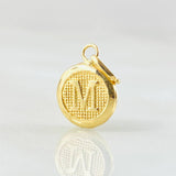 Dije Letra M Circulo Texturizado 0.4gr / 1.5cm / Oro Amarillo 18K ©