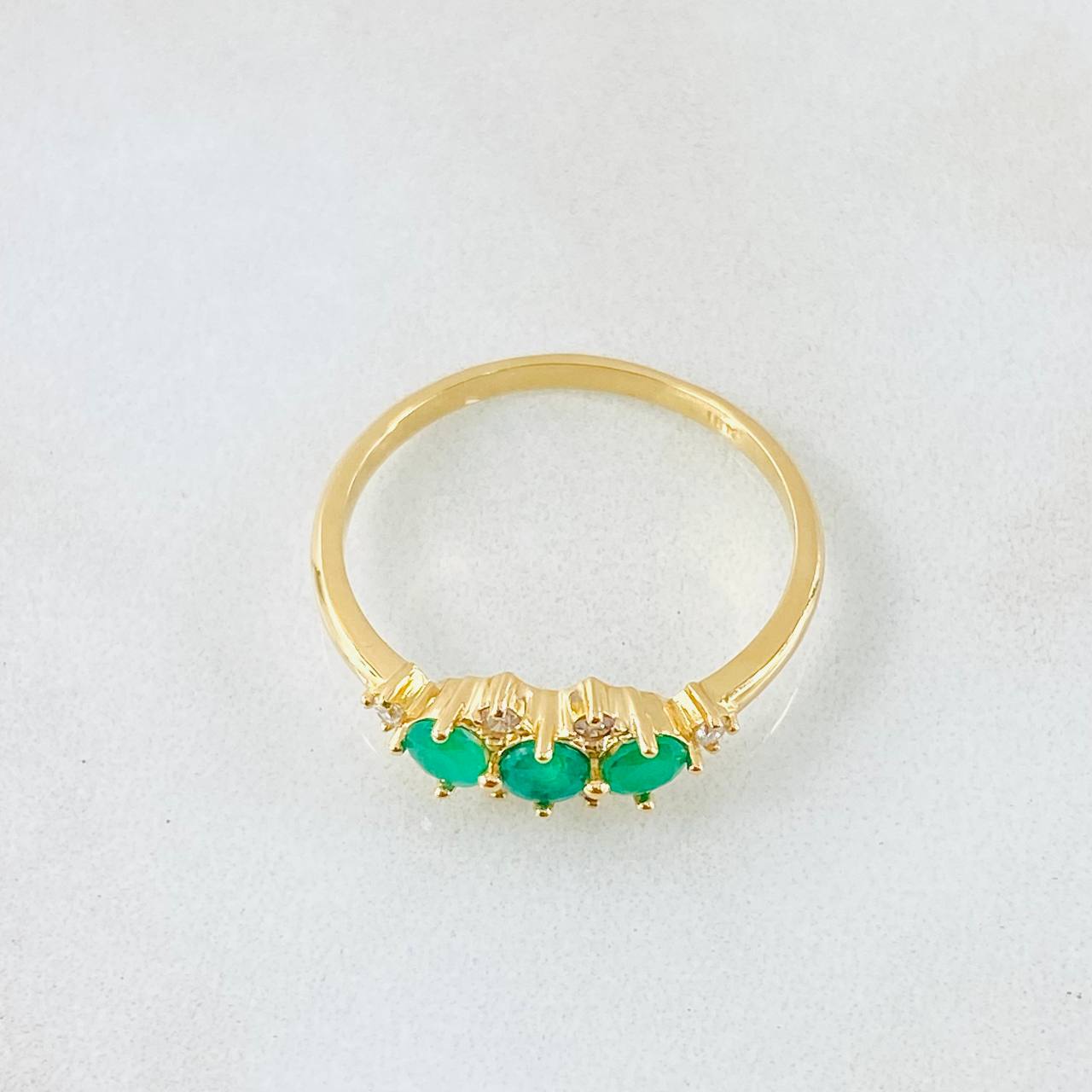 Anillo Trio de Chipas Esmeraldas 45pts Diamantes 12pts 2.35gr / T7 3/4 / Oro Amarillo 18K