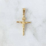 Dije Cruz Cristo Baston Liso 1.1gr / 3.7cm / Cargador Bordeado Oro Amarillo 18K